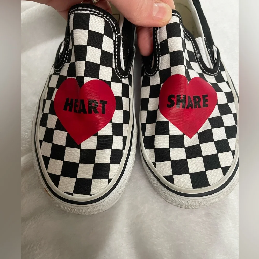 🆕Vans | RARE Heart Share Checkerboard Classic Slip On womens  Sneakers Size 5.5 - Picture 2 of 6